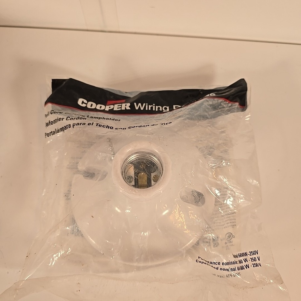 NEW Cooper Wiring Devices Plastic Lampholder Pull Chain White for 3-1/4" or 4"